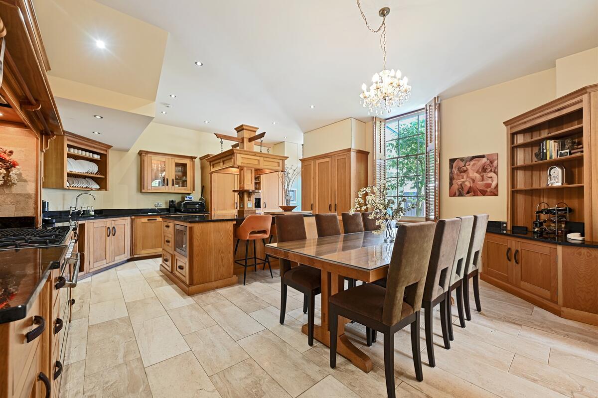 Kitchen and breakfast room
